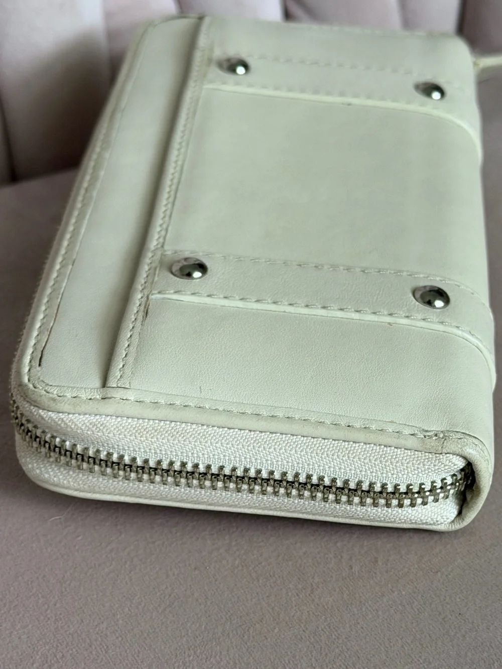 COACH 🤍 SoHo Zoe Cream Leather Zip Around Wallet